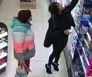 Okradli olsztyńską drogerię. Wszystko zarejestrowały kamery. Szuka ich policja [ZDJĘCIA]