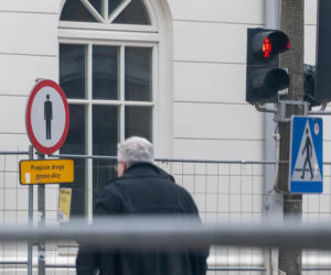 Bronisław Komorowski gnał do krawca z dżinsami. Po drodze złamał prawo!