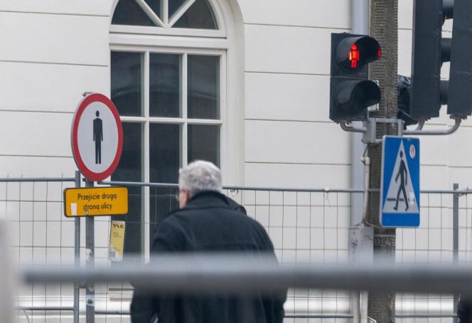 Bronisław Komorowski gnał do krawca z dżinsami. Po drodze złamał prawo!