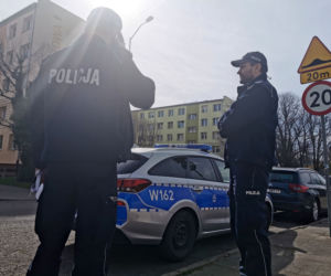 Szczecińscy policjanci kontrolują przestrzeganie kwarantanny