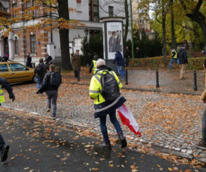 Uderzył kobietę przed Trybunałem Konstytucyjnym. Miał przy sobie nóż, pistolet i narkotyki!