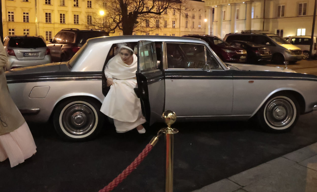 Ślub Patkowskiego i Semeniuk. Powitanie młodej pary