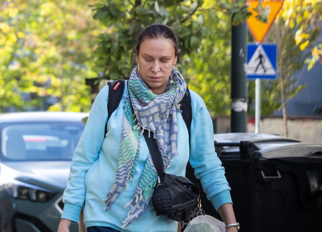 Zdyszana Kayah dźwiga sama