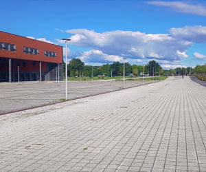 Plac przed Netto Areną przed zmianami