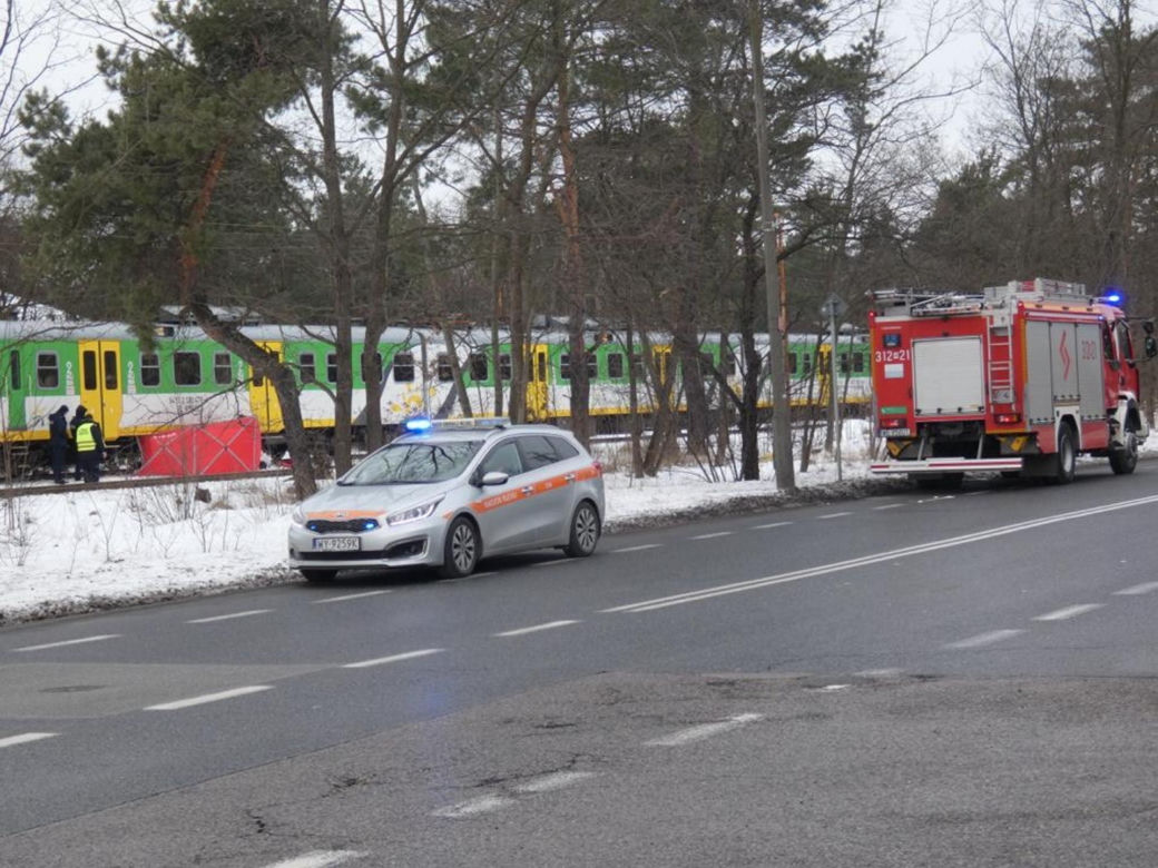 Kolejne potrącenie na „torach śmierci”. Nie żyje mężczyzna. PKP uspokaja i przypomina: „planujemy budowę podziemnych przejść”