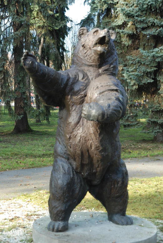 Pomnik niedźwiedzia Wojtka w Parku Jordana w Krakowie