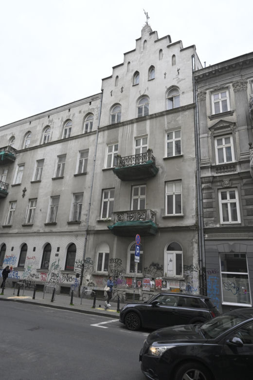 „To co robi miasto, to skandal”. Warszawa sprzedaje zabytkową kamienicę w centrum za grube miliony