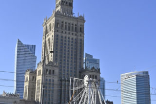 Dziwny obiekt w centrum Warszawy. Co tu powstaje? Stolica już stroi się na Boże Narodzenie!