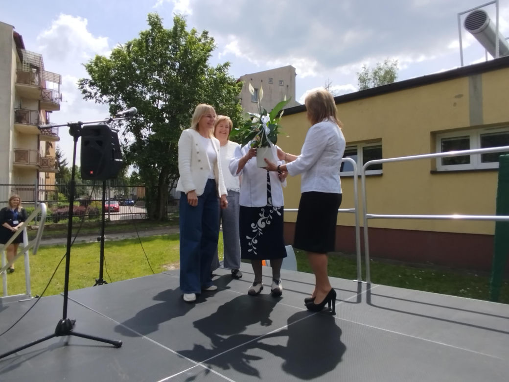 Przez lata ŚDS w Siedlcach działał w dwóch lokalizacjach, teraz już oficjalnie funkcjonuje w jednym miejscu, w budynkach dostosowanych do potrzeb osób z niepełnosprawnościami. 