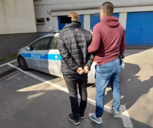 Ćwierć miliona zł i cztery kilo dragów w mieszkaniu w Warszawie