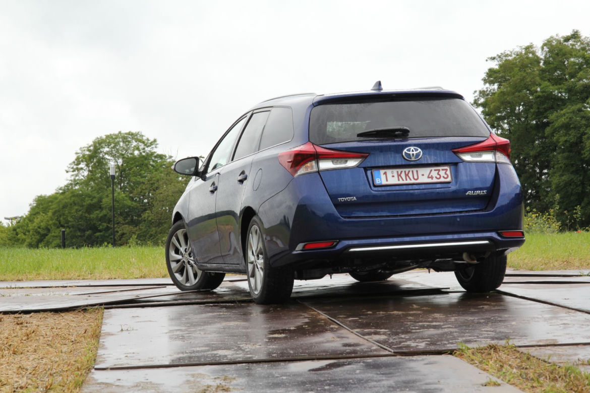 Toyota Auris Touring Sports lifting