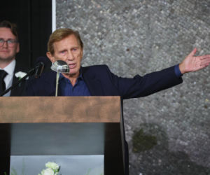 Jan Englert na pogrzebie Jana Frycza