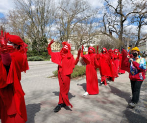 PRZERAŻAJĄCA manifestacja w centrum miasta! „Pójdziemy pod Solaris, żeby wymrzeć”! [ZDJĘCIA]
