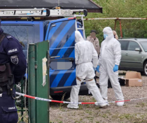 Olsztyn. Ciała dwóch mężczyzn  w komisie samochodowym