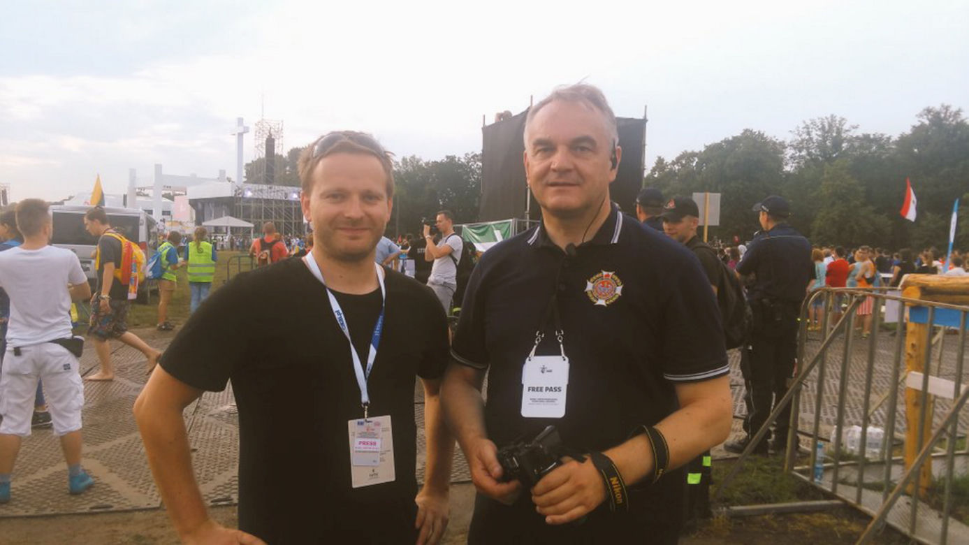 Politycy służą papieżowi