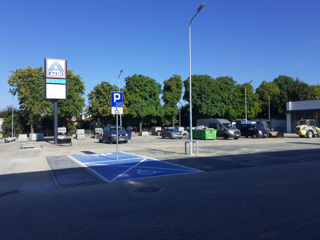 Budowa sklepu Aldi w Starachowicach na finiszu