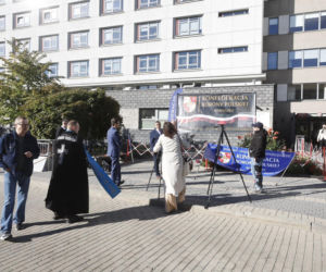 Pikieta przed rozprawą Grzegorza Brauna