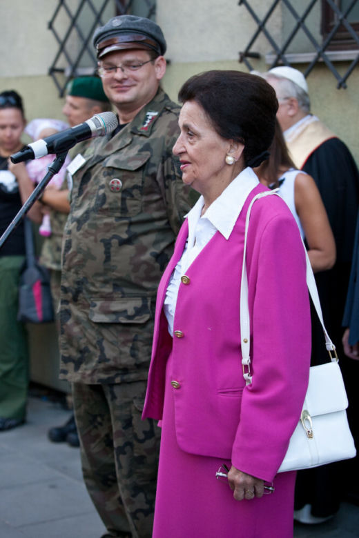 Pracowała jako nauczycielka