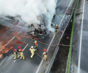 10-kilometrowy korek na A2 pod Warszawą. TIR stanął w płomieniach!