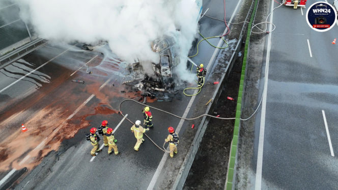 10-kilometrowy korek na A2 pod Warszawą. TIR stanął w płomieniach!