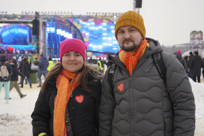 Zbierali do puszki na zdrowe brzuszki. Serduszkowe szaleństwo opanowało stolicę