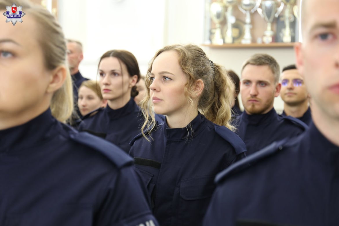Lublin: Nowi policjanci złożyli ślubowanie. Nowi funkcjonariusze w Lubelskiem [ZDJĘCIA]