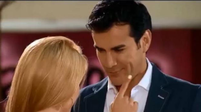 Kłamać aby żyć (Mentir para vivir) -  David Zepeda (Ricardo)