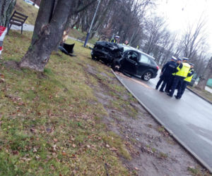 KOSZMARNY wypadek w Krakowie! Młody kierowca zginął na miejscu 