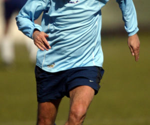 Donald Tusk gra w piłkę