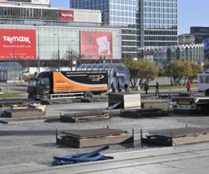 Dziwny obiekt w centrum Warszawy. Co tu powstaje? Stolica już stroi się na Boże Narodzenie!