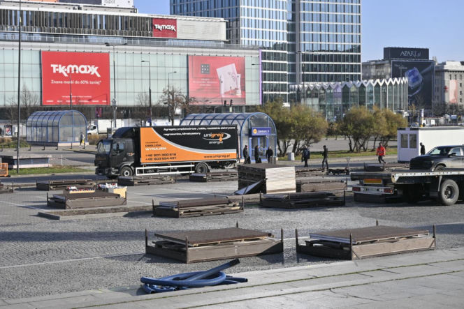 Dziwny obiekt w centrum Warszawy. Co tu powstaje? Stolica już stroi się na Boże Narodzenie!