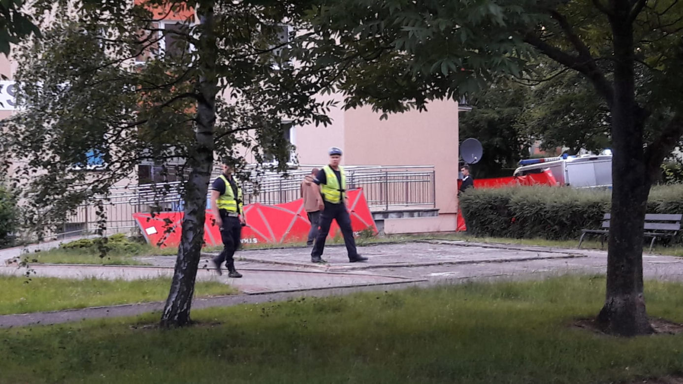Dwoje dzieci wypadło z okna wieżowca