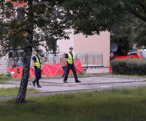 Dwoje dzieci wypadło z okna wieżowca