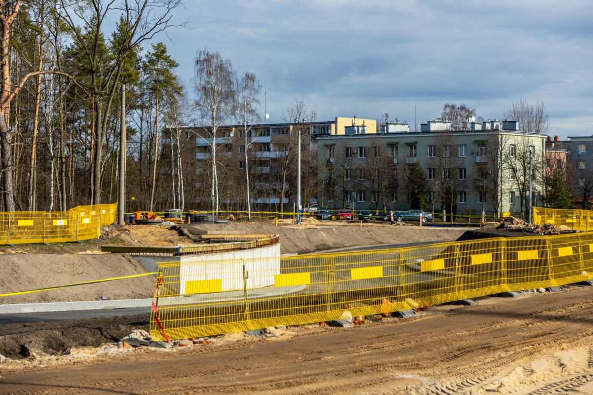 Budowa tunelu pod torami przy PKP Warszawa Wesoła