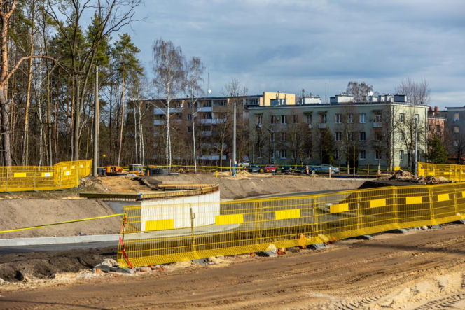 Budowa tunelu pod torami przy PKP Warszawa Wesoła