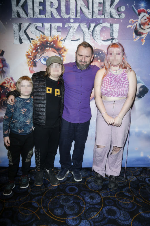 Liroy zabrał dzieci do kina na pokaz filmu "Kierunek księżyc"