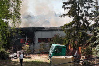 Pożar gigantycznego sklepu w Halinowie! Podczas akcji runął dach! Trwa walka z ogniem