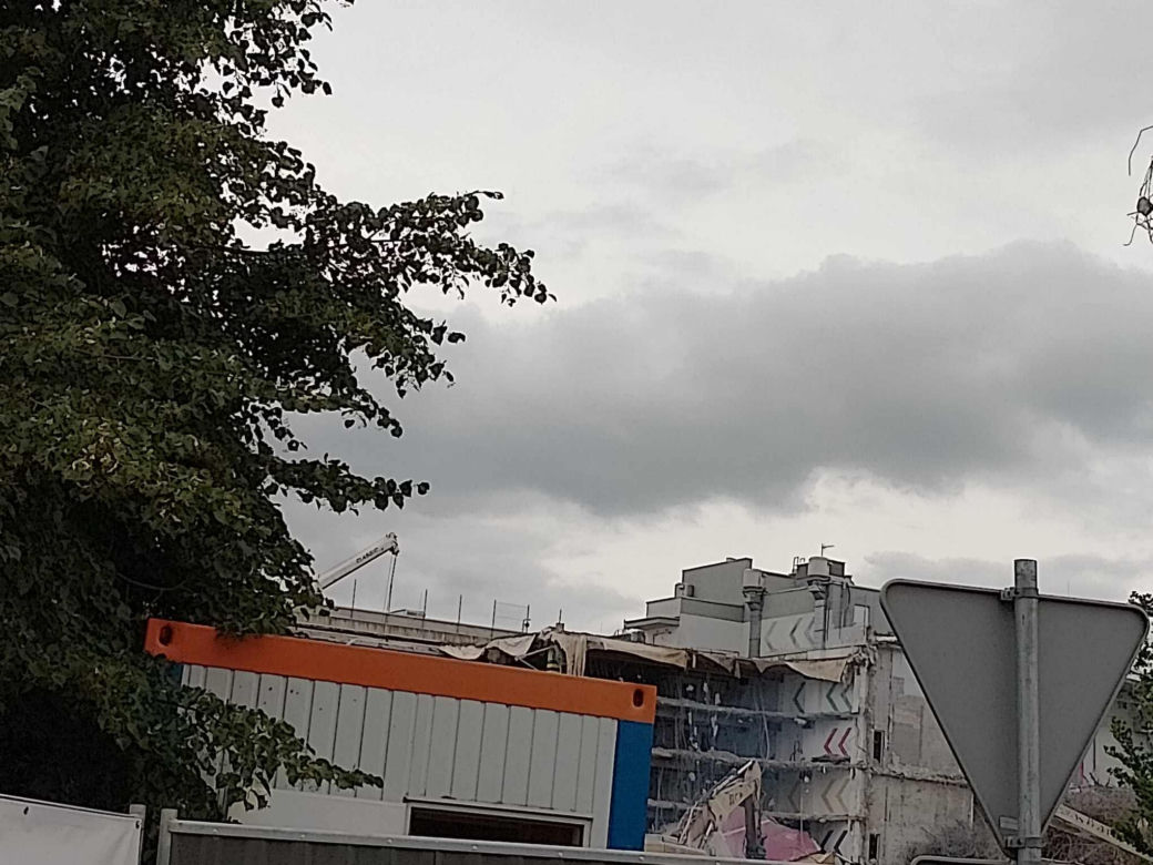Wyburzanie Galerii Malta w Poznaniu trwa
