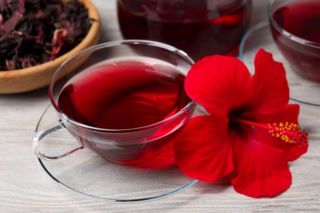 Chia z hibiskusem na ciśnienie robi furorę. Dietetycy sprawdzili, czy to ma sens