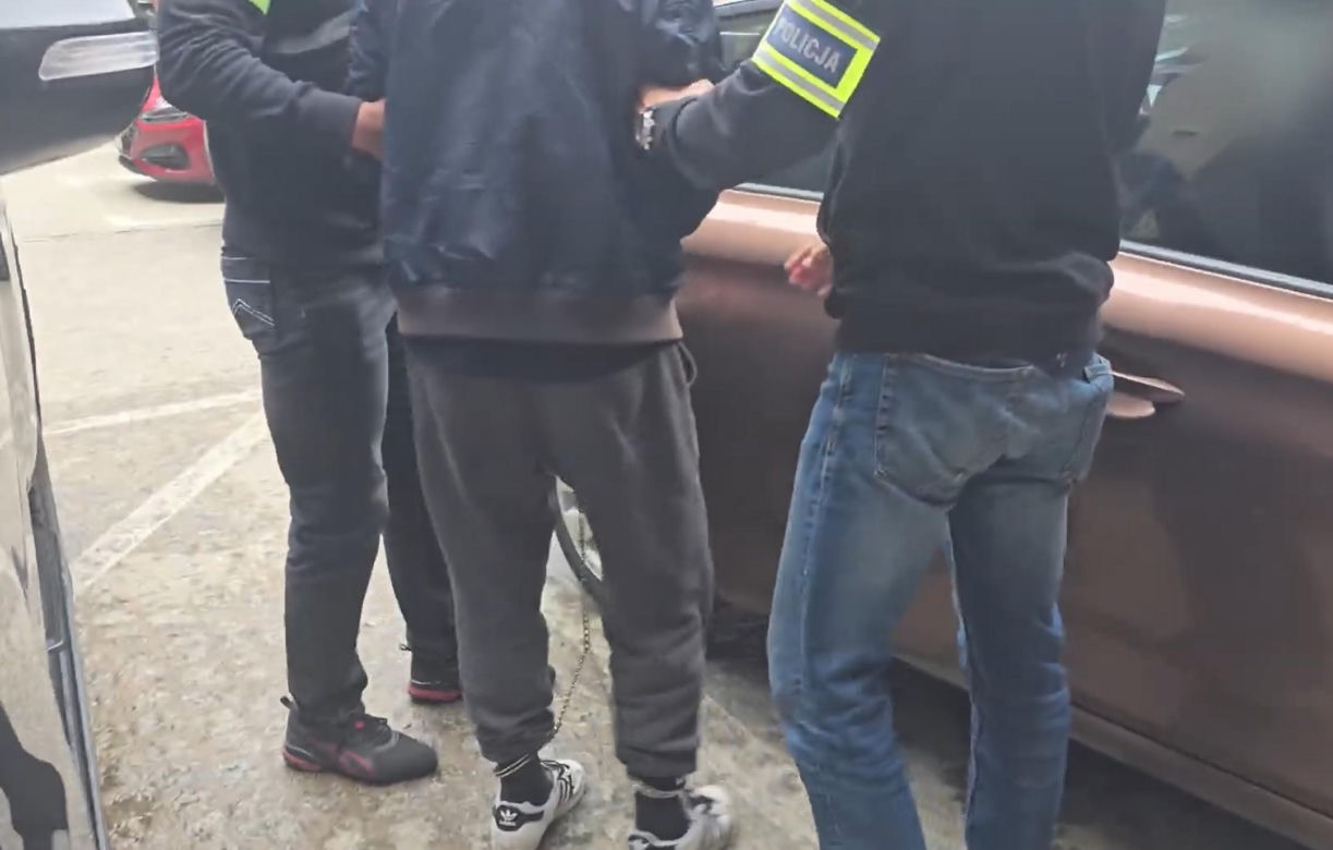 Dramat na studenckiej imprezie we Wrocławiu! Mężczyzna z nożem wtargnął na statek