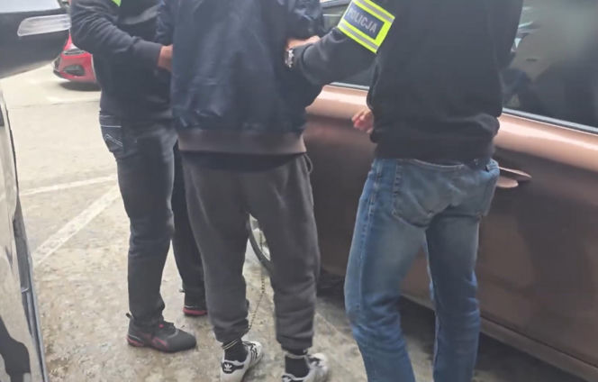 Dramat na studenckiej imprezie. Mężczyzna z nożem wtargnął na statek wycieczkowy