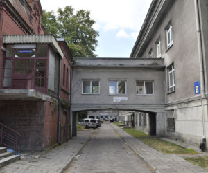Pacjent wypadł z okna.