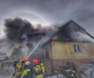 Pożar w Hajnówce. Matka z synem w jednej chwili stracili wszystko [ZDJĘCIA]