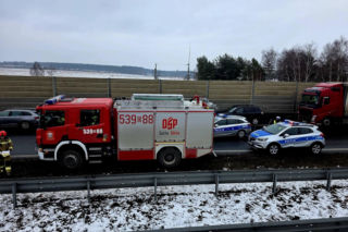 Droga w obu kierunkach jest całkowicie zablokowana