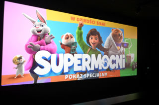 Premiera Supermocni