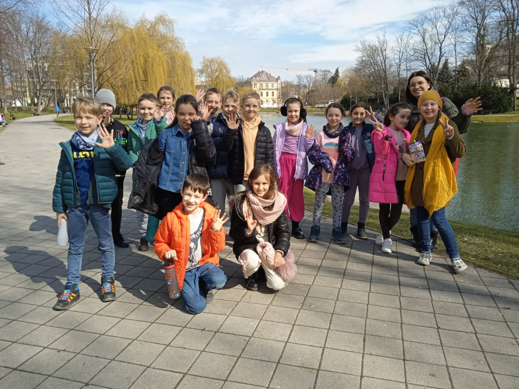 Wiosna w Kielcach. Coraz więcej zieleni i spacerowiczów w parku miejskim