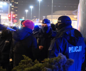 Policjanci zatrzymali uczestnika protestu kobiet