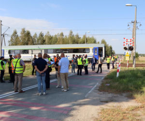 Miejsce katastrofy kolejowej. Pasażerowie opowiedzieli nam, co działo się tuż po zderzeniu z ciężarówką