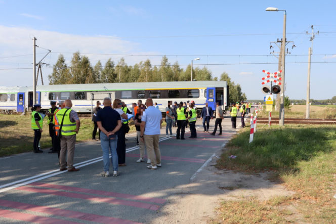 Miejsce katastrofy kolejowej. Pasażerowie opowiedzieli nam, co działo się tuż po zderzeniu z ciężarówką