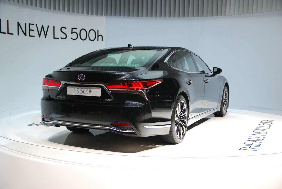 Genewa 2017 - Lexus LS500h